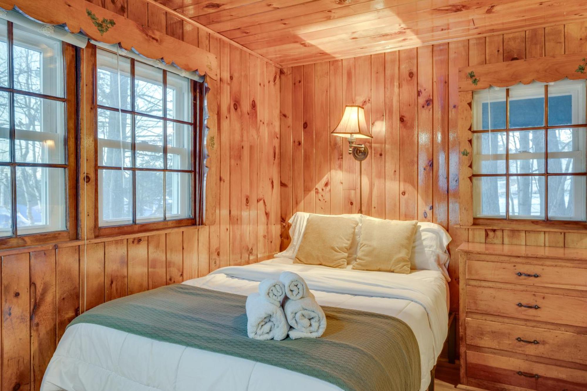 Ferienwohnung Cozy Laconia Studio With Pool Access - 2 Mi To Lake! Exterior foto